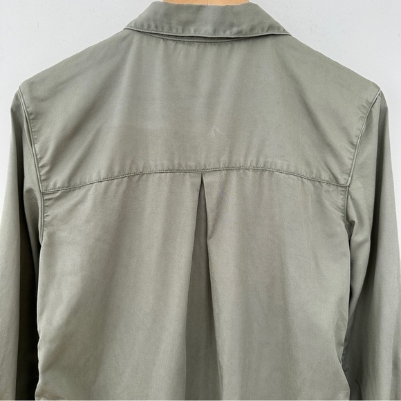 C&C California shirt dress with a v-neck & roll tab sleeves, mini length - Picture 10 of 14